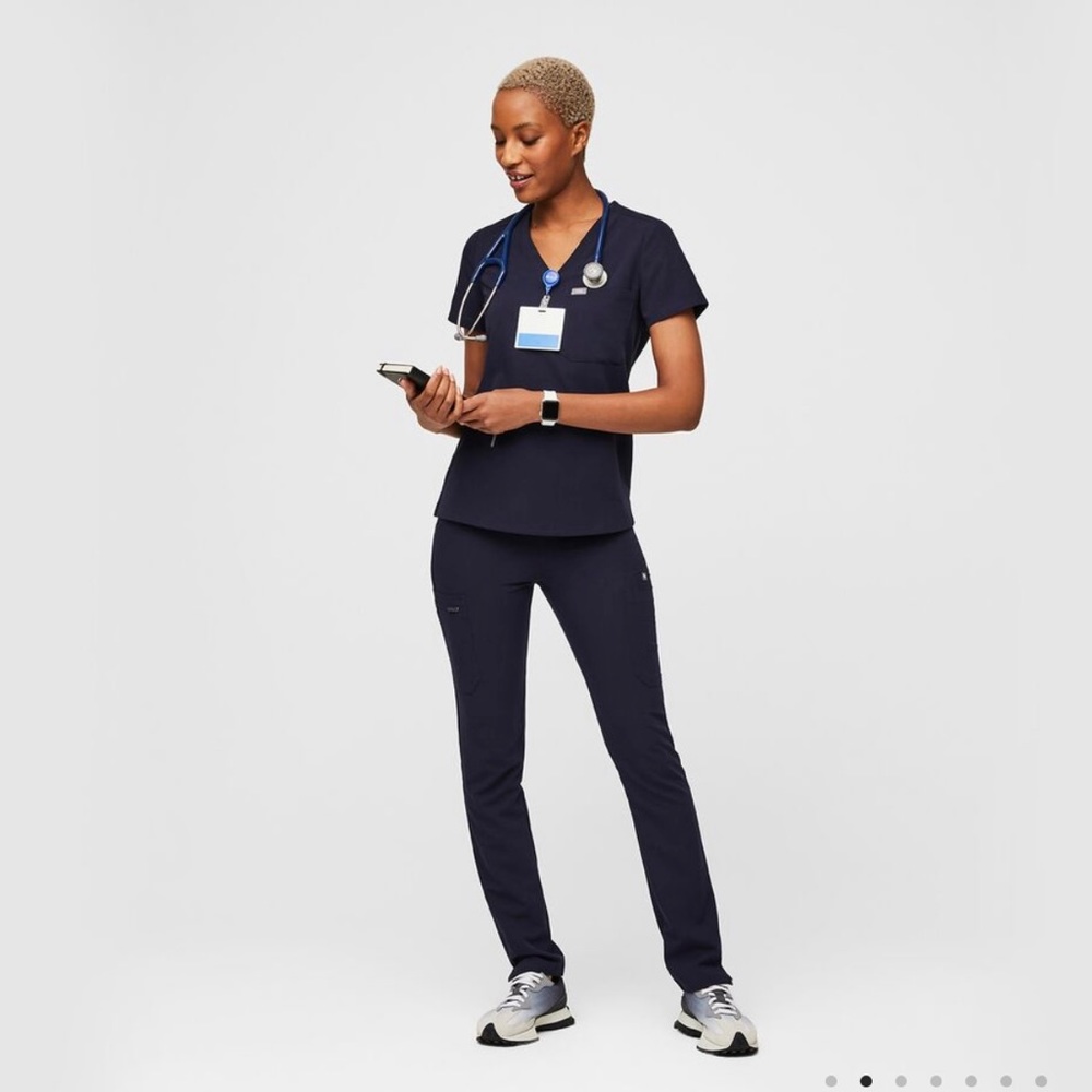 FIGS Catarina one pocket scrub top